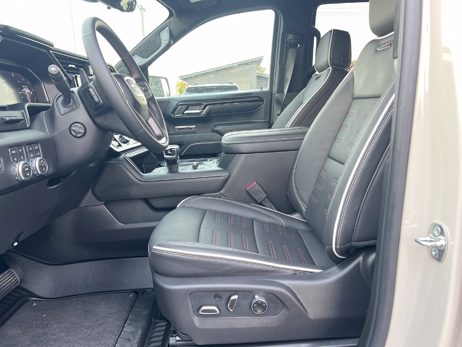 New 2026 GMC Sierra 1500 AT4X w/ LPO, Black Badging Package AWD/4WD image 17