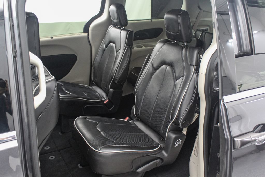 Used 2022 Chrysler Pacifica Limited FWD image 18