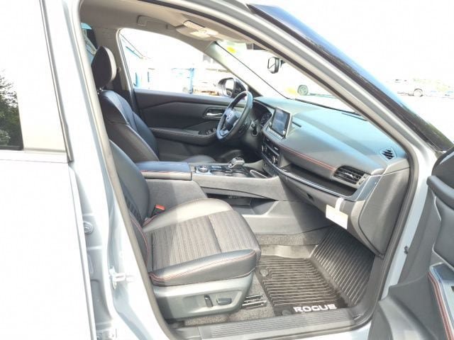 Used 2025 Nissan Rogue SV w/ Rock Creek Premium Package AWD/4WD image 13