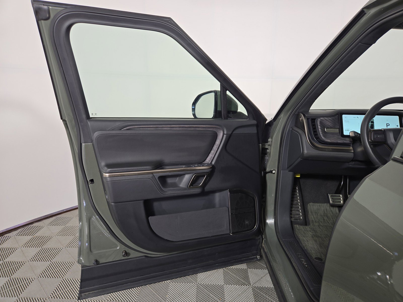 Used 2022 Rivian R1T Launch Edition image 16