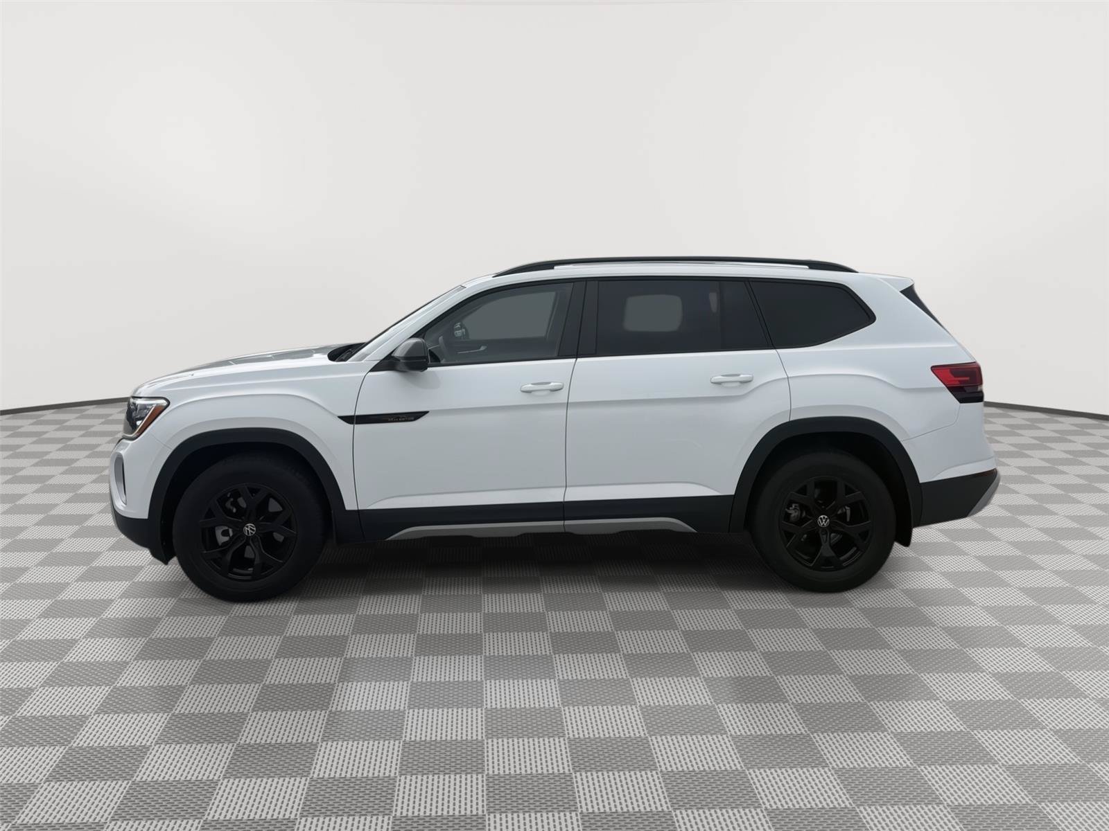 Used 2024 Volkswagen Atlas Peak Edition SE AWD/4WD image 25