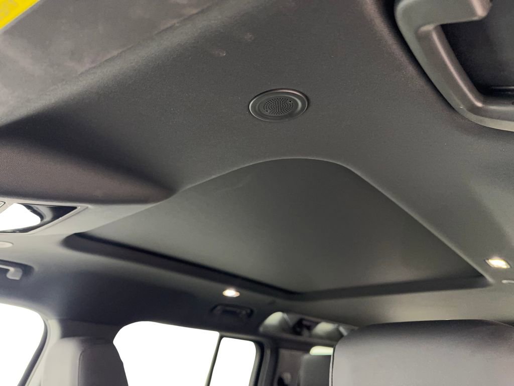 Used 2025 Land Rover Defender 110 S image 68