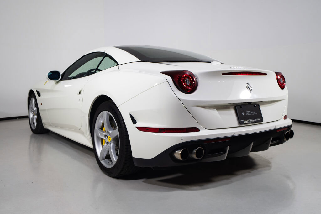 Used 2017 Ferrari California T RWD image 7