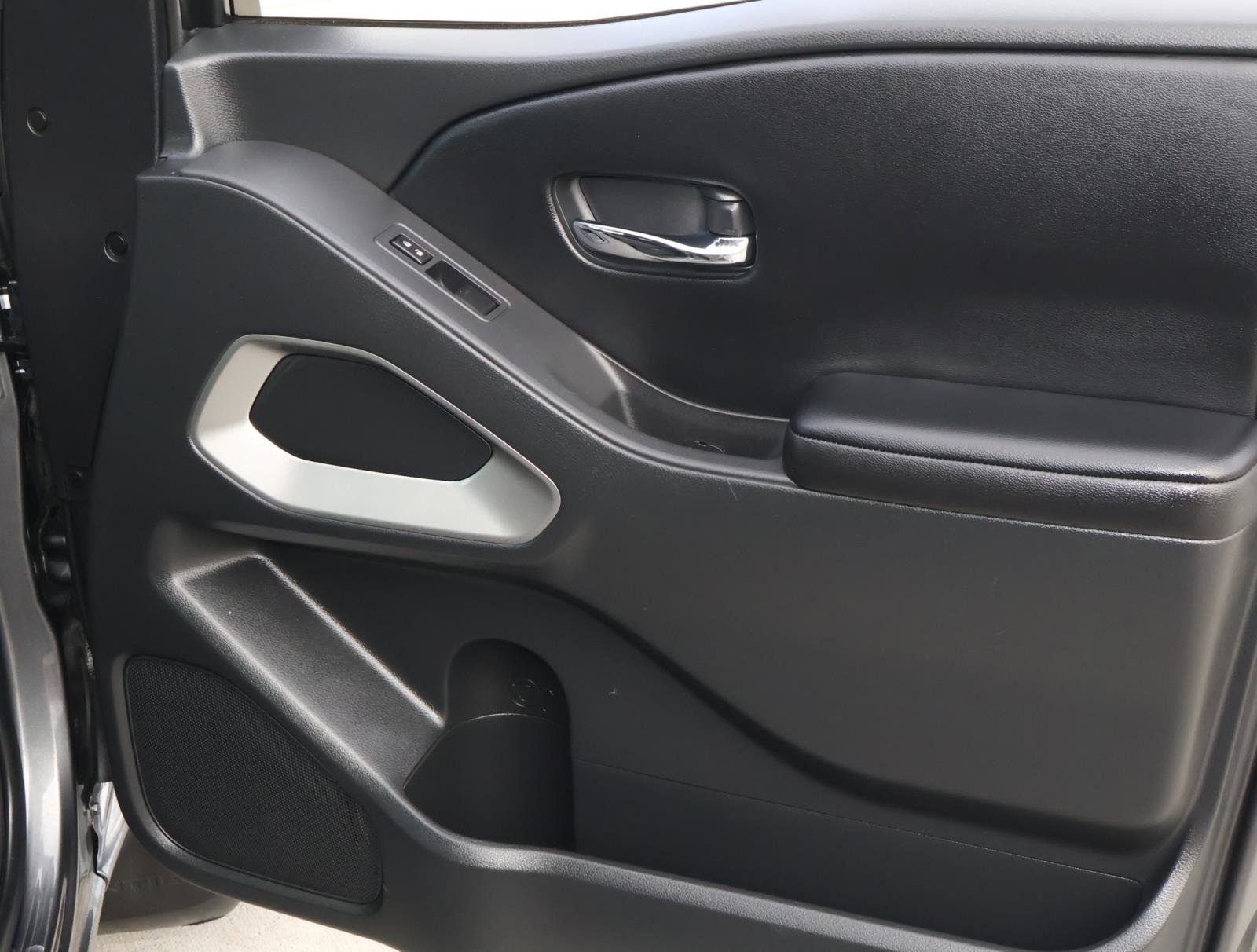 Used 2025 Nissan Frontier SV image 17