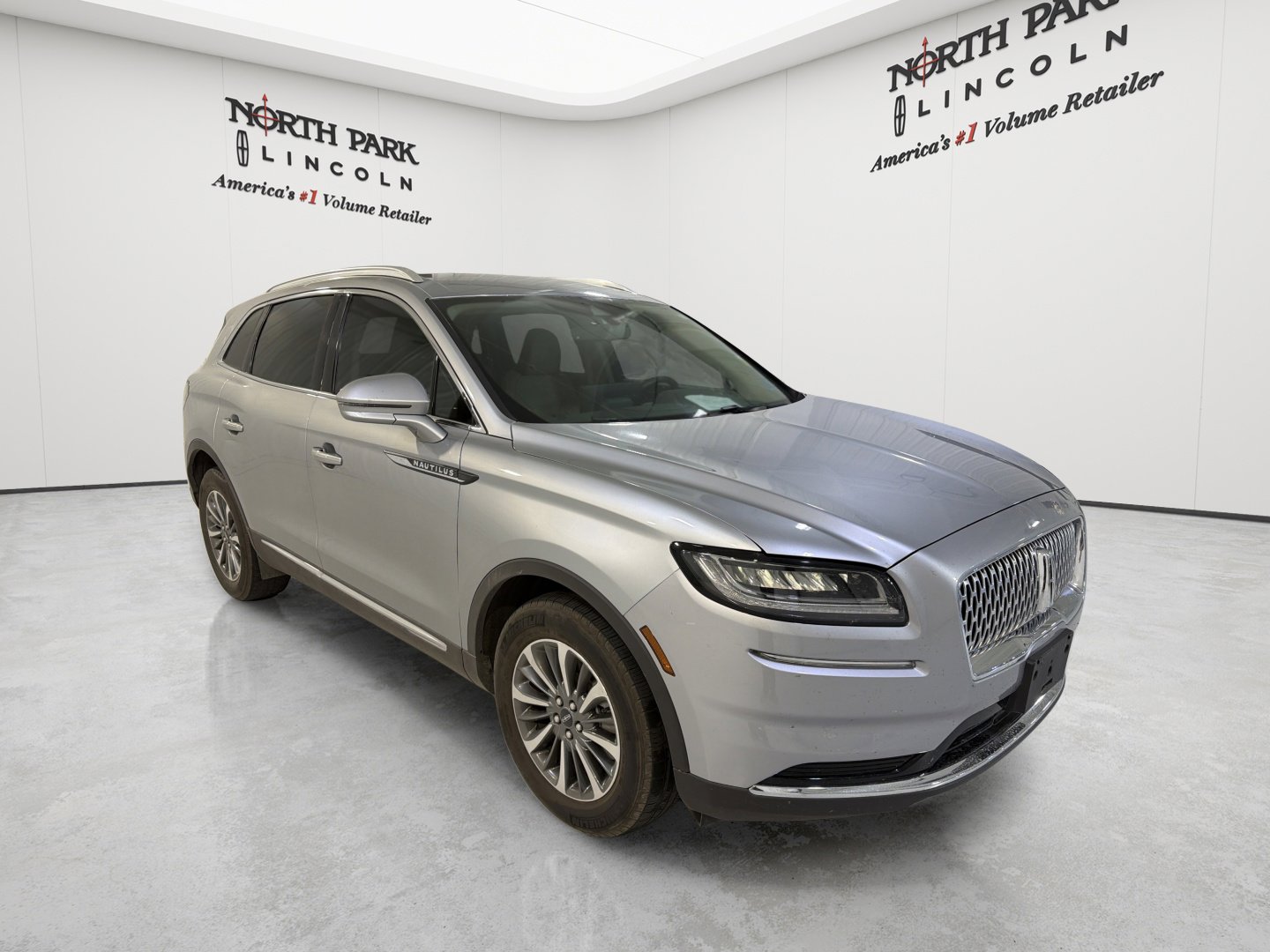 Used 2023 Lincoln Nautilus AWD w/ Premium Package image 7