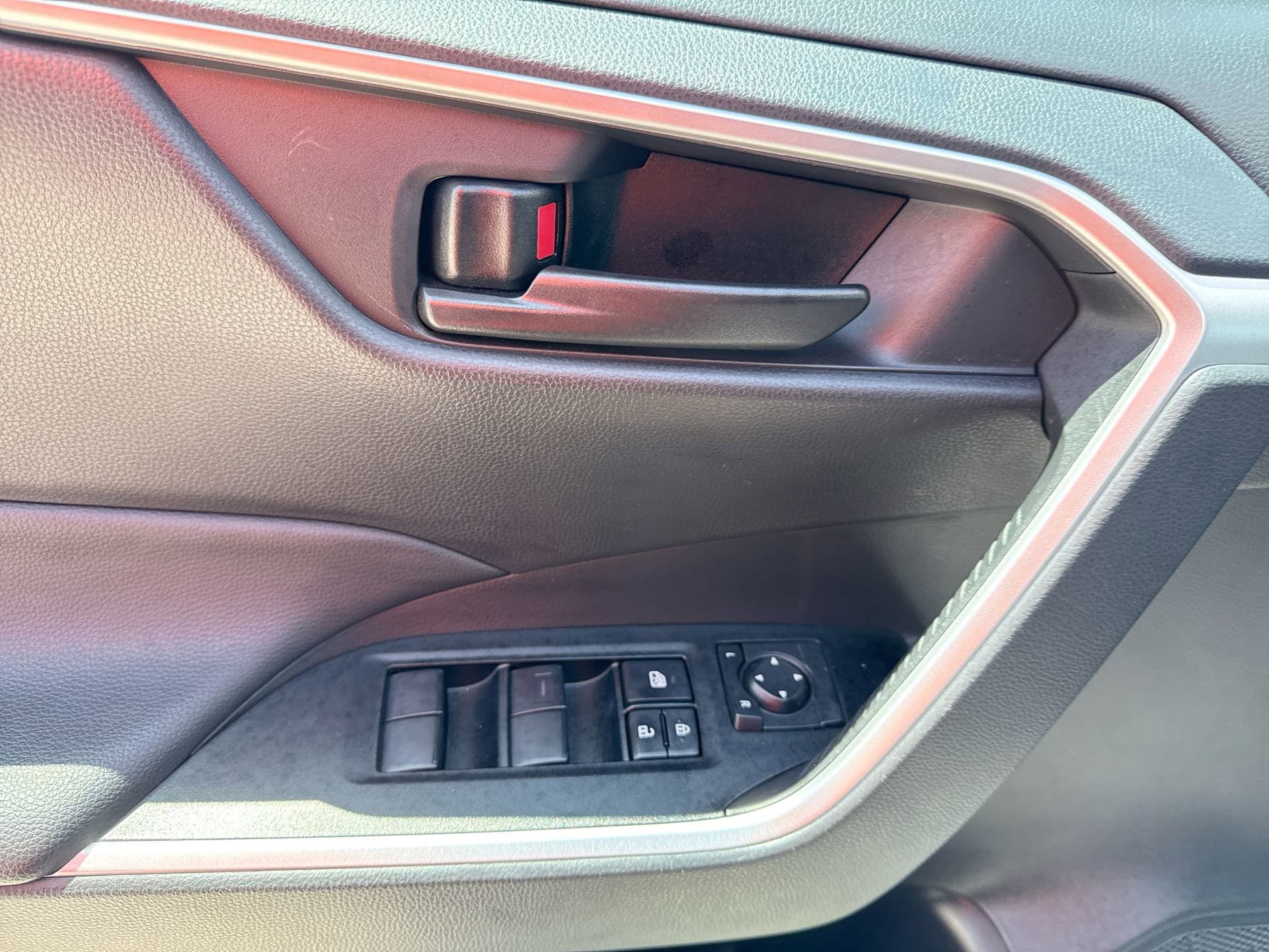 Certified 2025 Toyota RAV4 LE FWD image 15