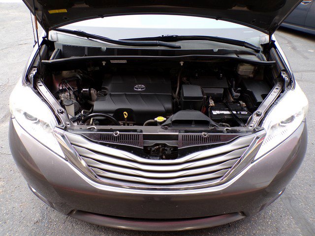 Used 2013 Toyota Sienna XLE FWD image 24