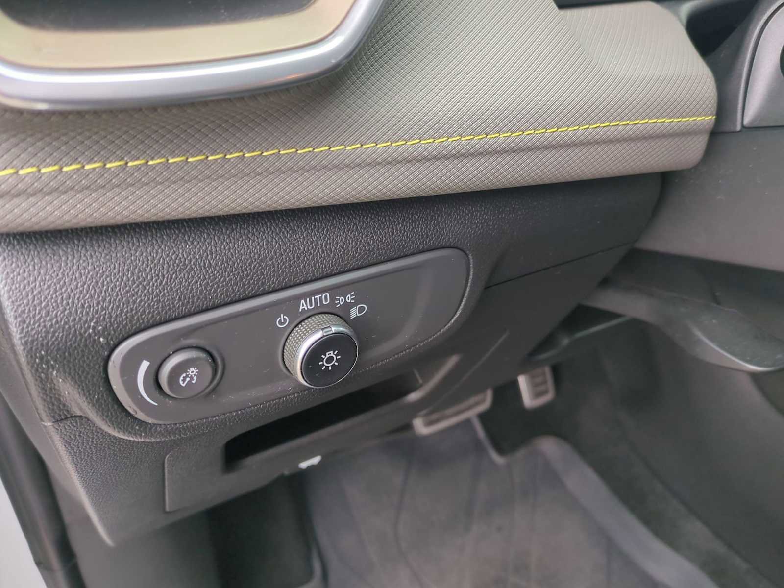 Used 2024 Chevrolet TrailBlazer ACTIV FWD image 33