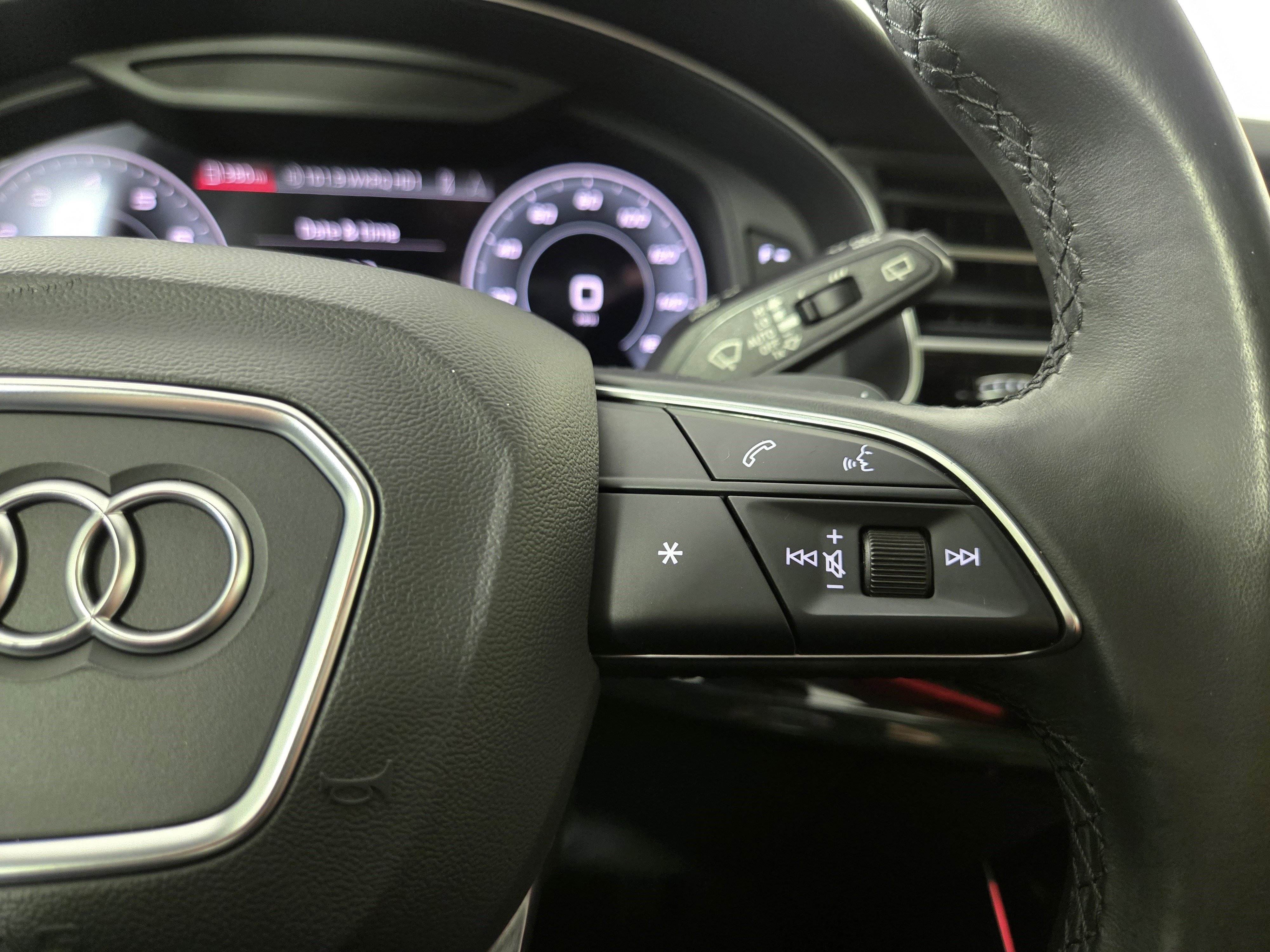 Used 2021 Audi Q8 Premium Plus w/ Premium Plus Package image 16