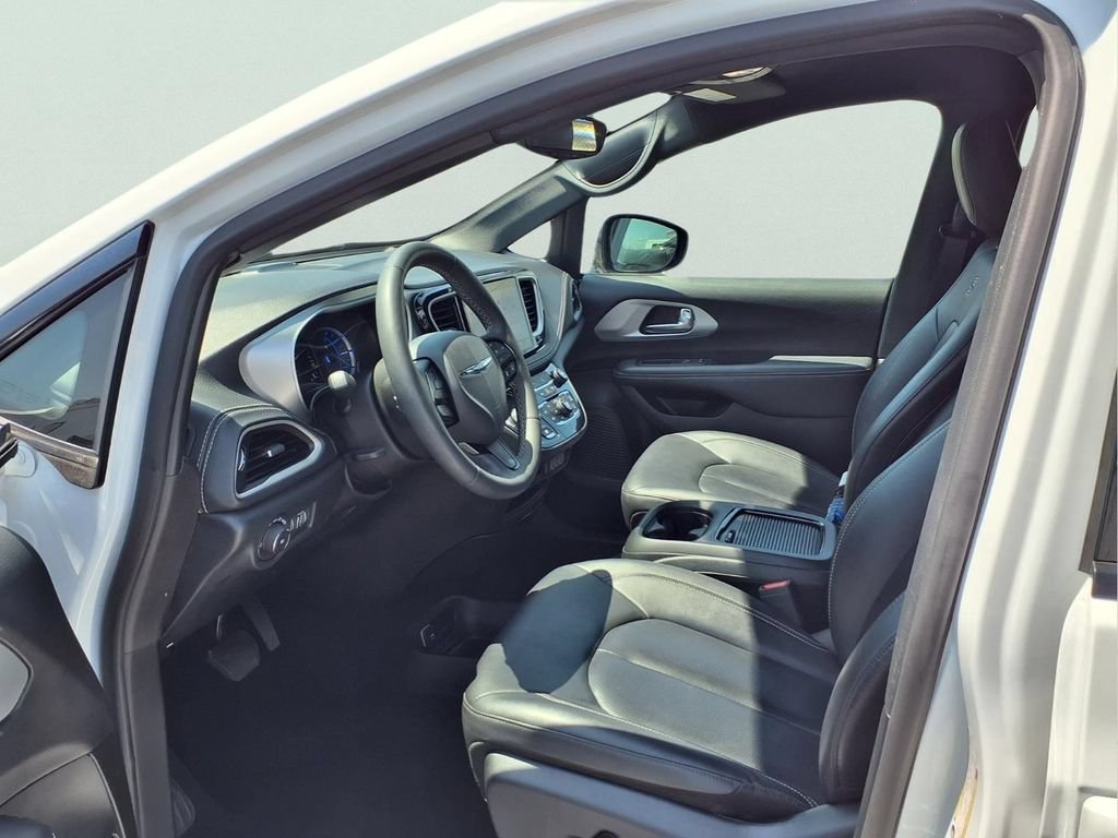 Used 2024 Chrysler Pacifica Limited FWD image 19