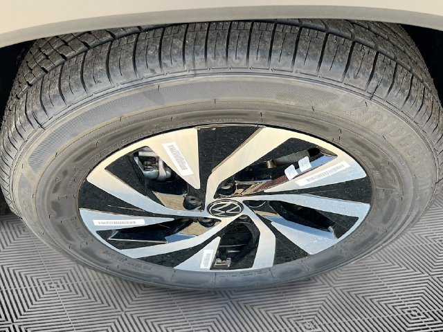 New 2025 Volkswagen Tiguan S FWD image 30