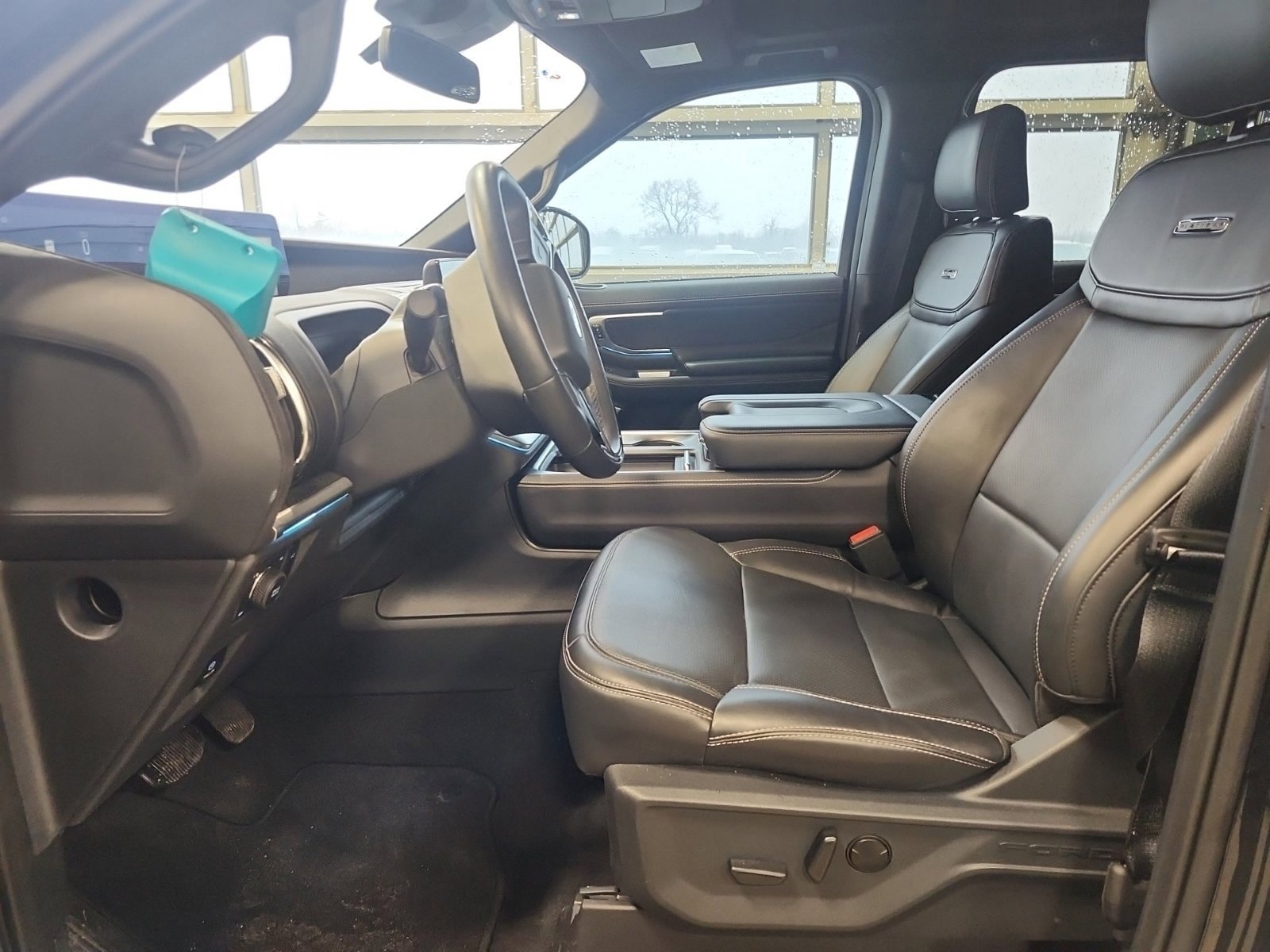 Used 2025 Ford Expedition Max Platinum w/ Stealth Appearance Package AWD/4WD image 10