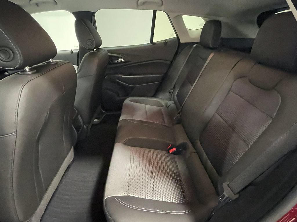 Used 2025 Chevrolet Trax LT FWD image 18
