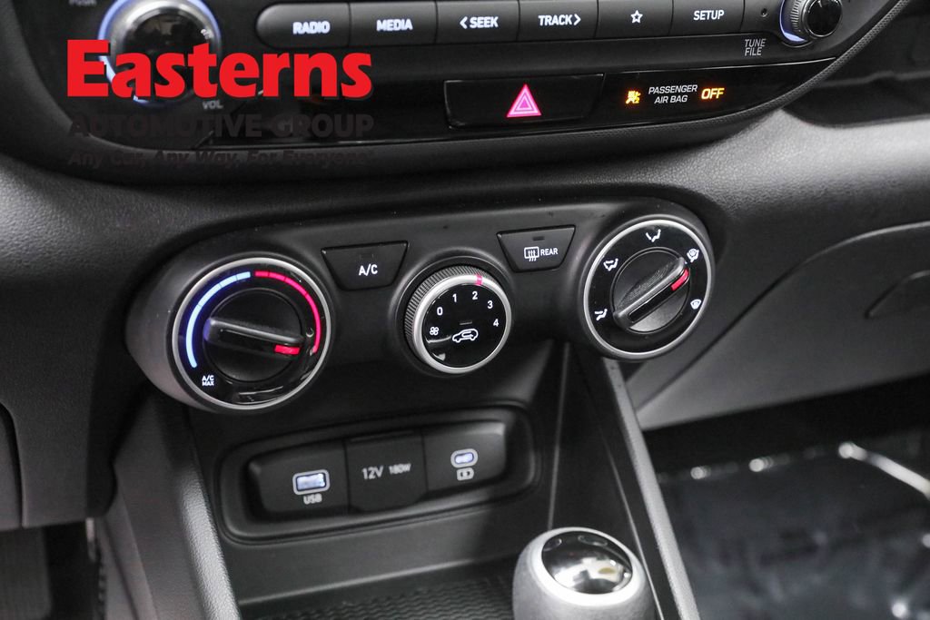 Used 2025 Hyundai Venue SE image 20