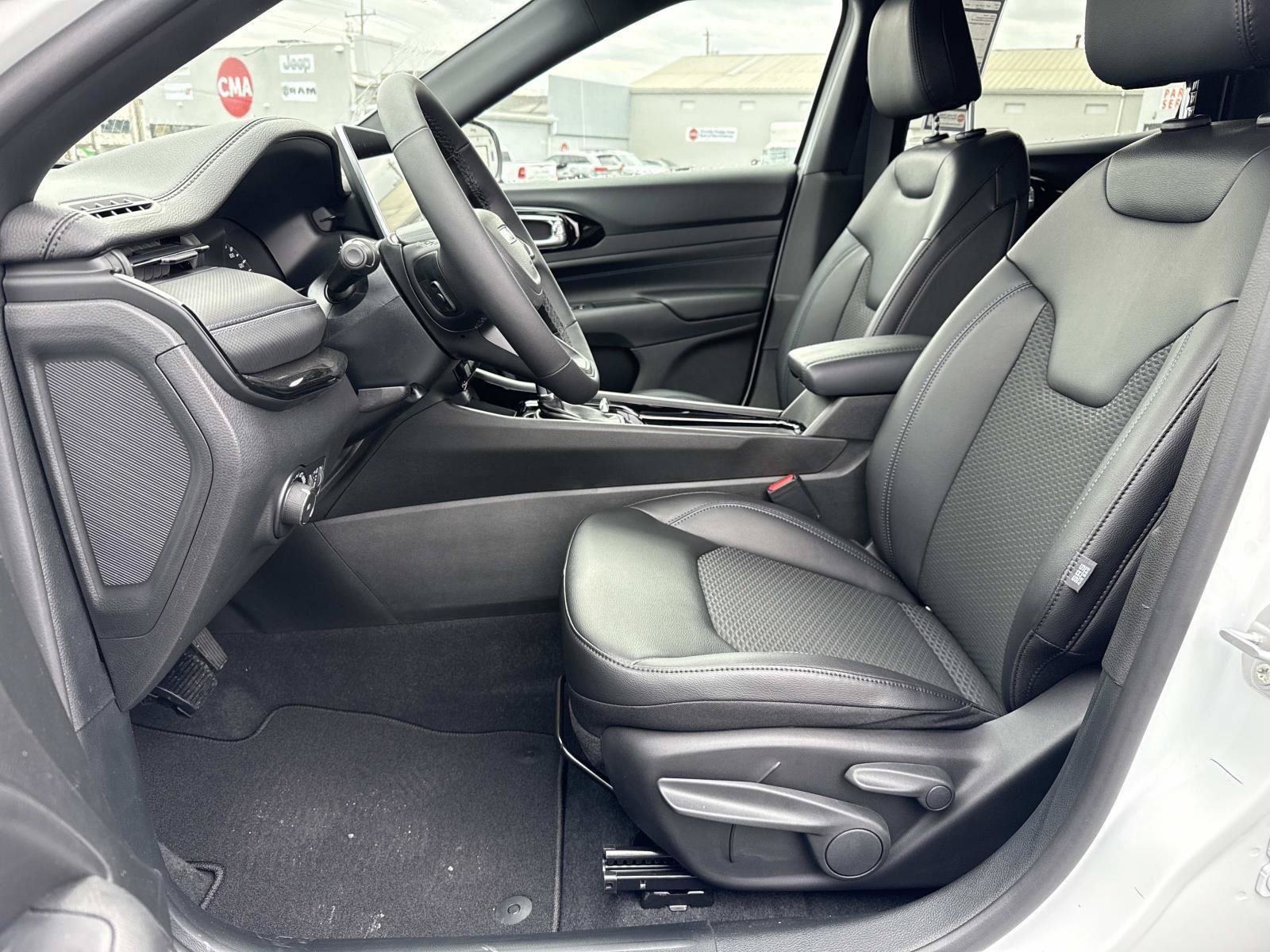 New 2026 Jeep Compass Latitude AWD/4WD image 22