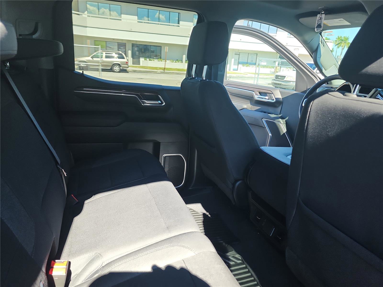 Used 2024 Chevrolet Silverado 1500 LT image 24