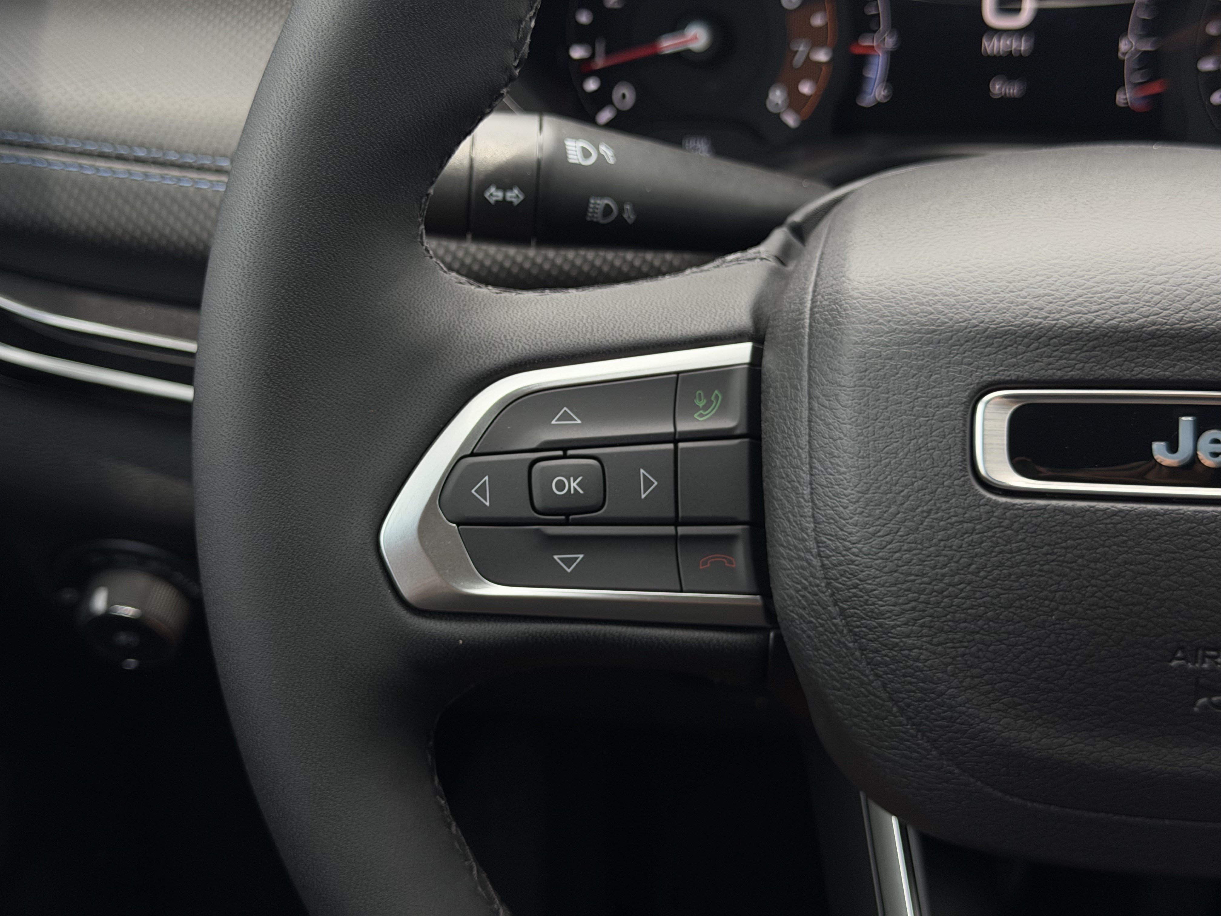 New 2026 Jeep Compass Latitude AWD/4WD image 18