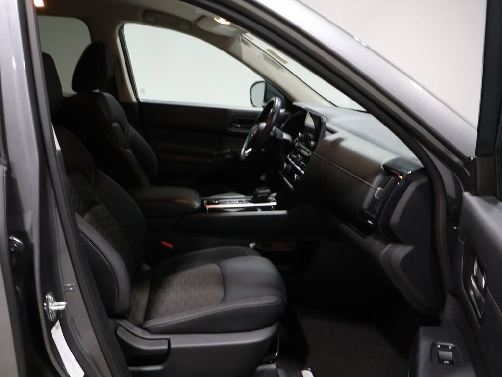 Used 2024 Nissan Pathfinder SV image 21