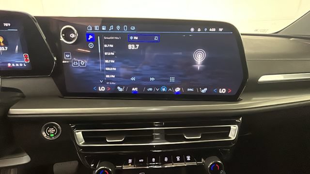 Used 2025 Chevrolet Traverse LT AWD/4WD image 23