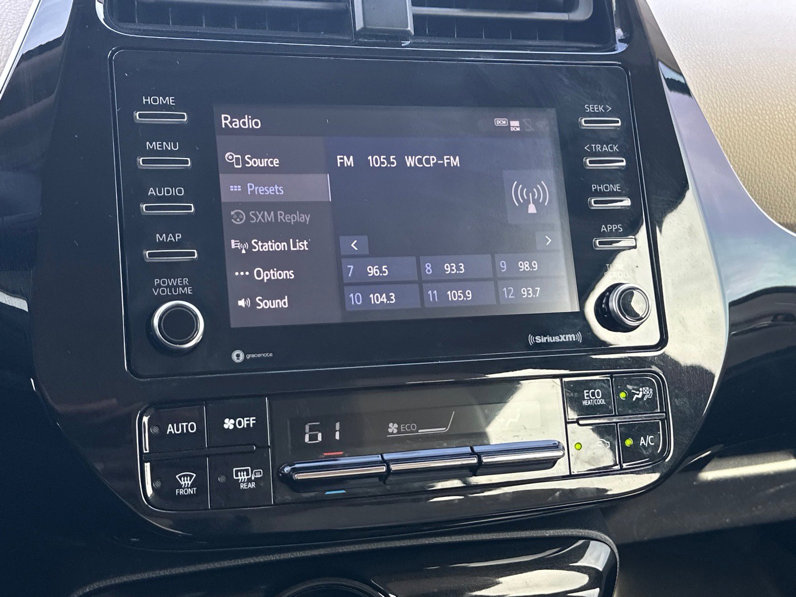 Used 2022 Toyota Prius XLE image 12