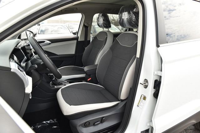 New 2025 Volkswagen Taos SE image 20