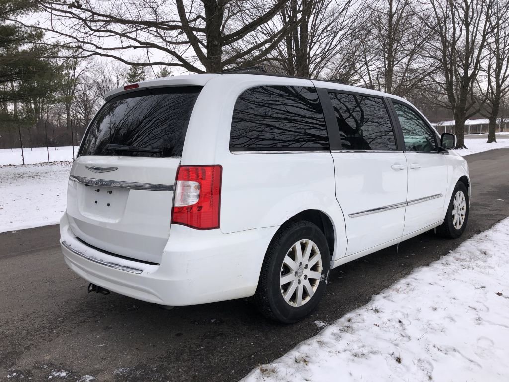 Used 2014 Chrysler Town & Country Touring image 5