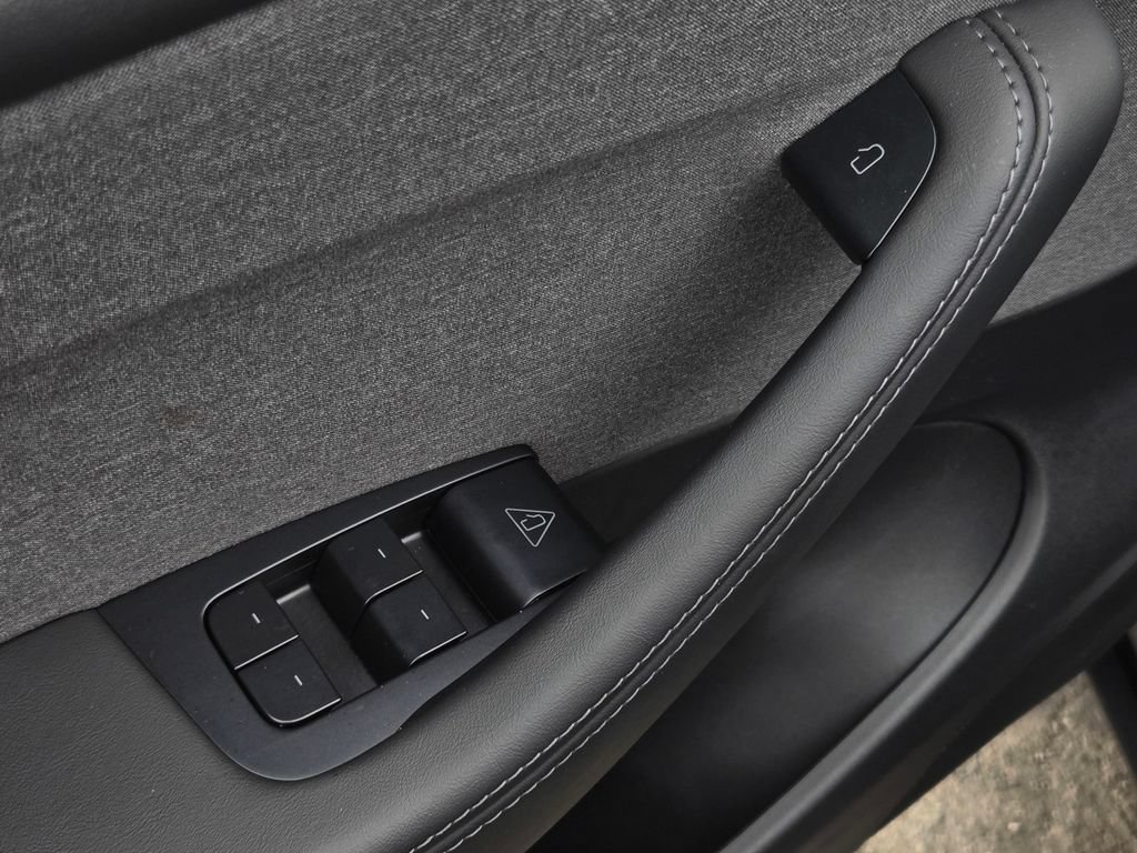 Used 2026 Tesla Model Y AWD image 12