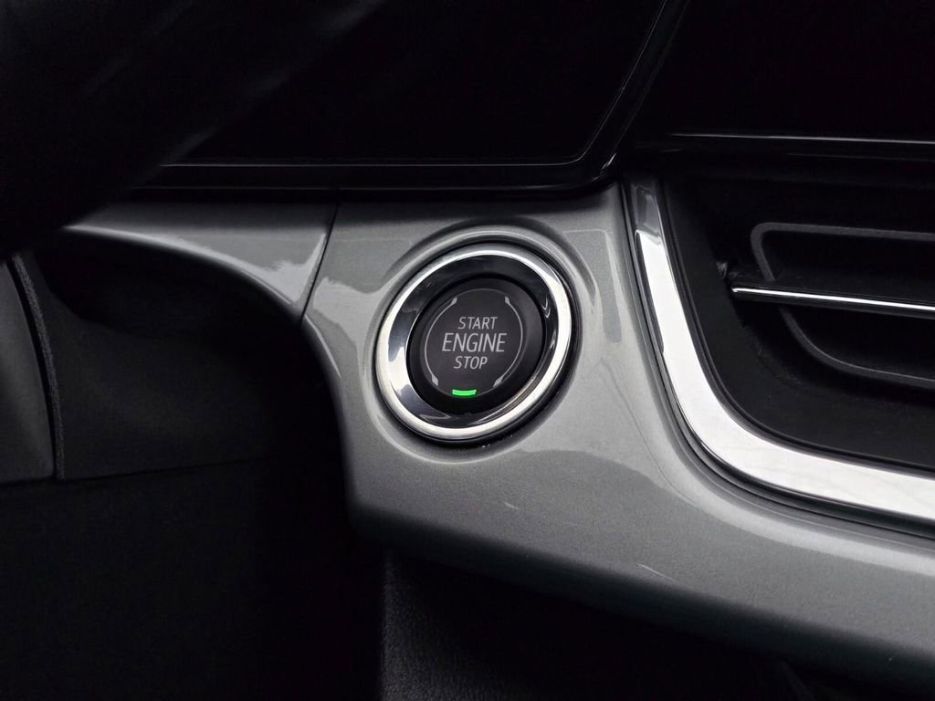 Used 2025 Chevrolet Trax LT w/ LT Convenience Package FWD image 19