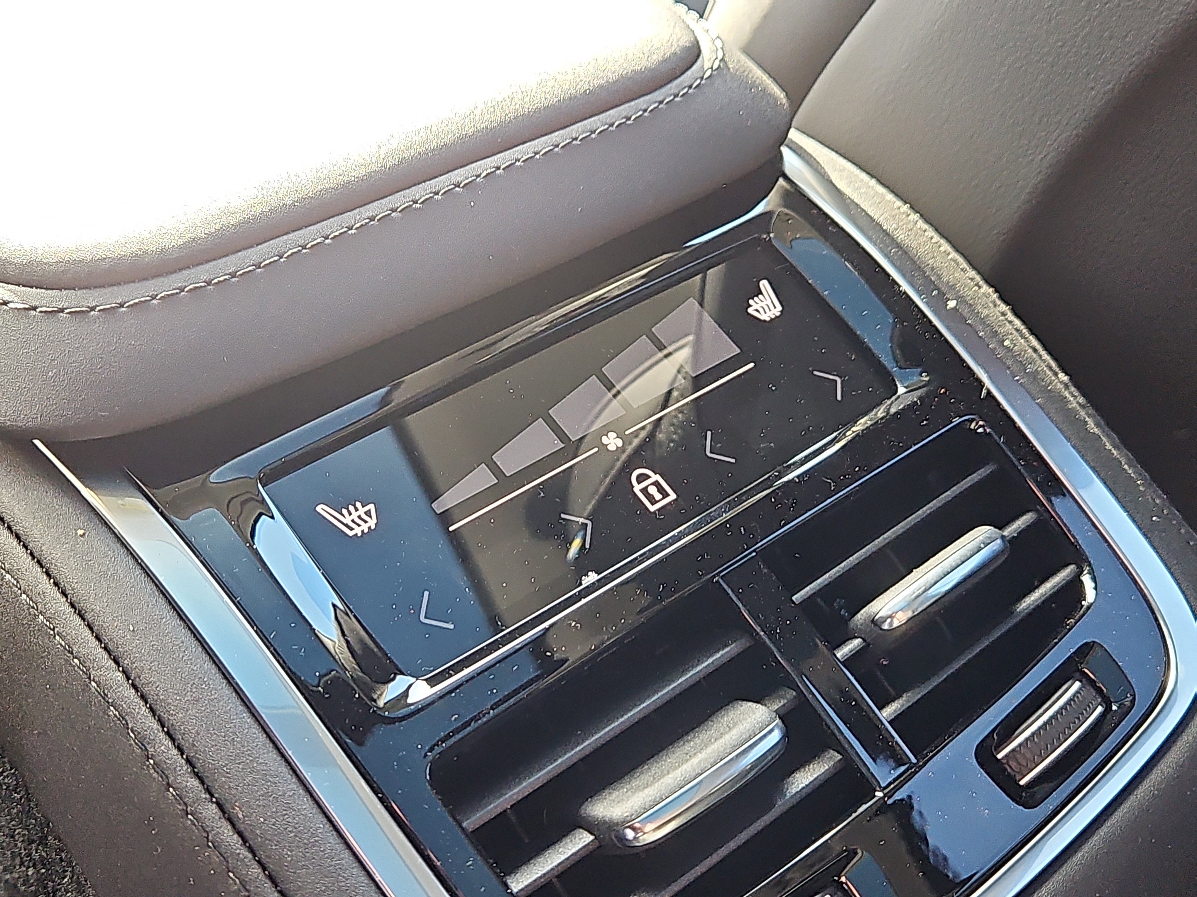 New 2026 Volvo XC90 B6 Plus w/ Protection Package Premier image 13