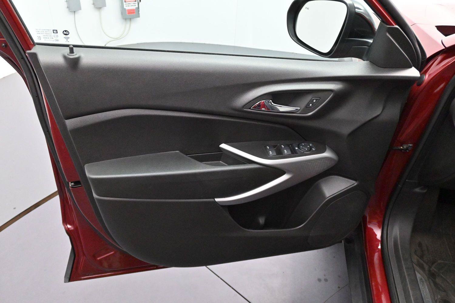 Used 2024 Chevrolet Trax RS w/ Driver Confidence Package FWD image 9