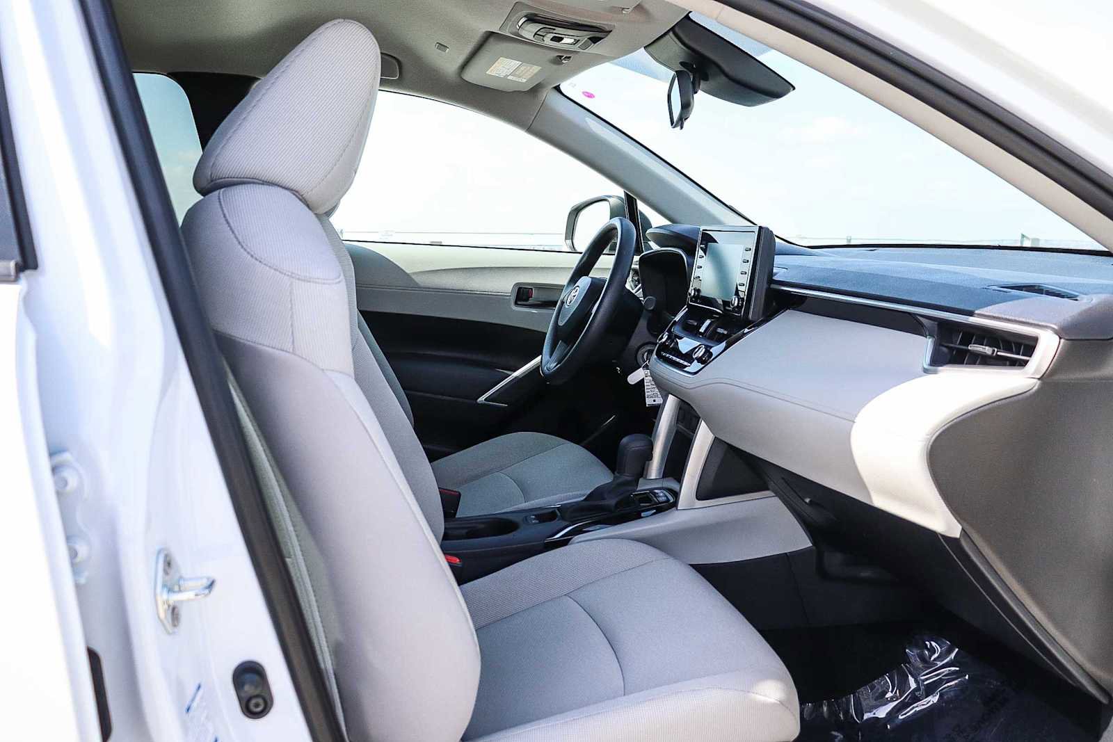 Used 2022 Toyota Corolla Cross L AWD/4WD image 21