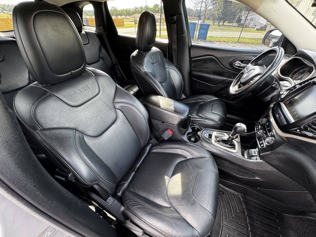 Used 2017 Jeep Cherokee Limited FWD image 14