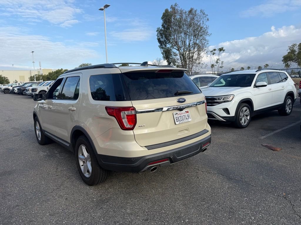 Used 2018 Ford Explorer XLT FWD image 4