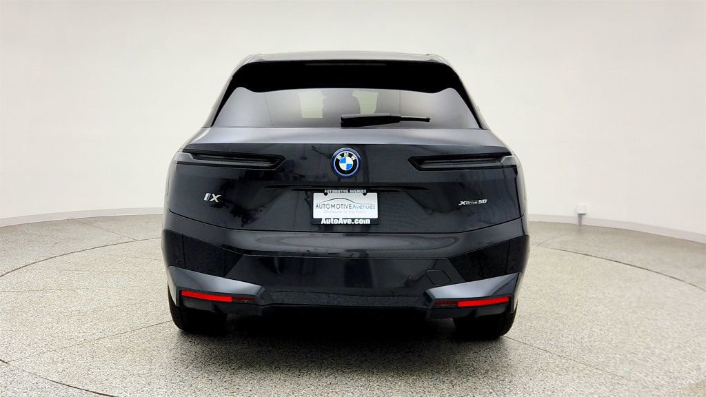 Used 2024 BMW iX xDrive50 w/ Premium Package image 6