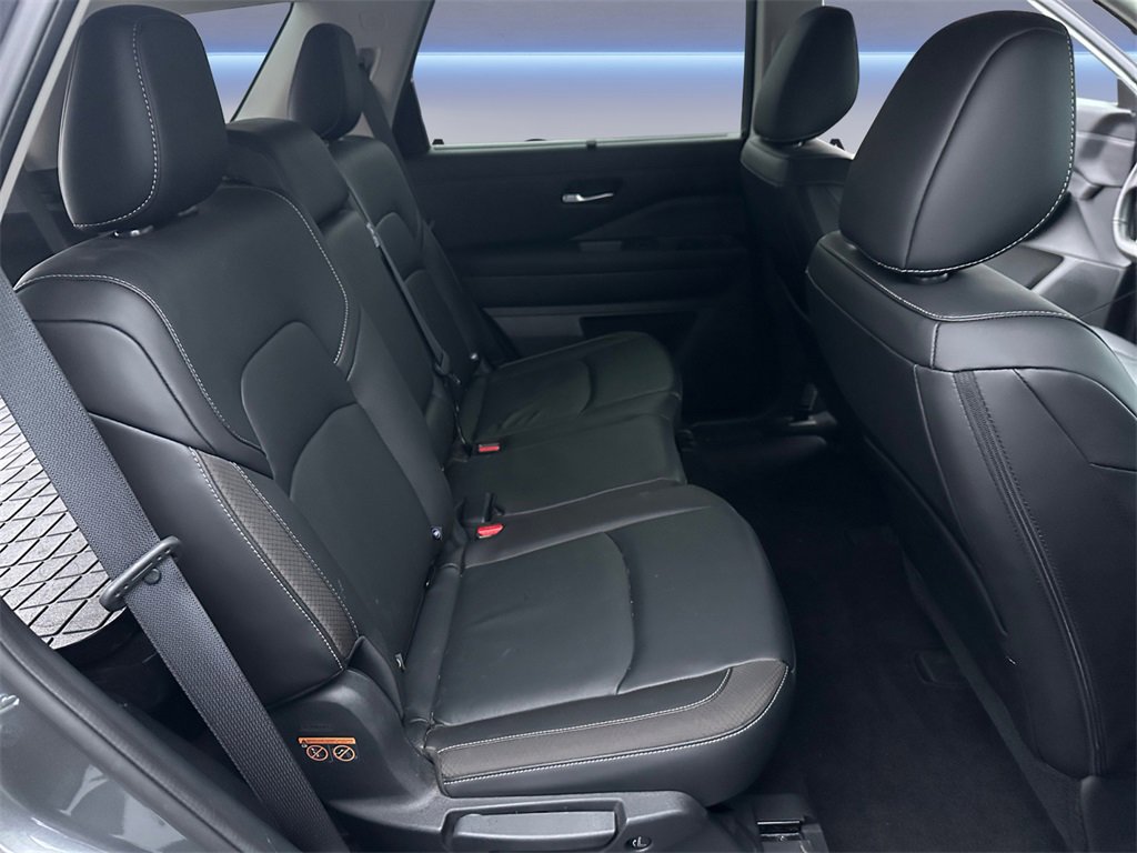 Used 2023 Nissan Pathfinder SL image 18