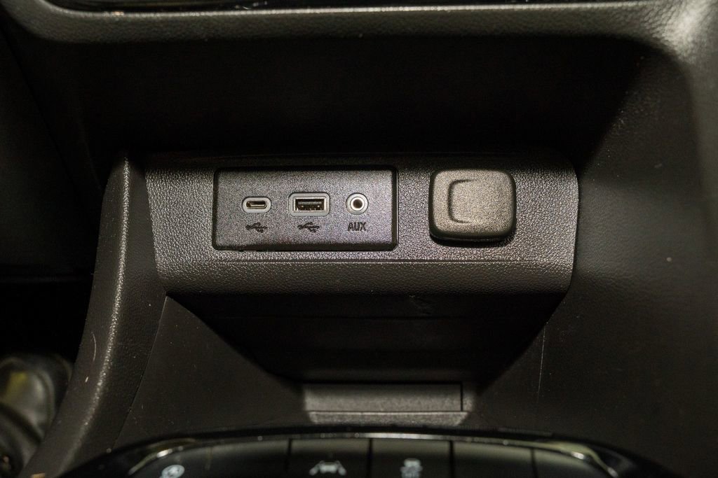 Used 2022 Buick Encore GX Select image 16