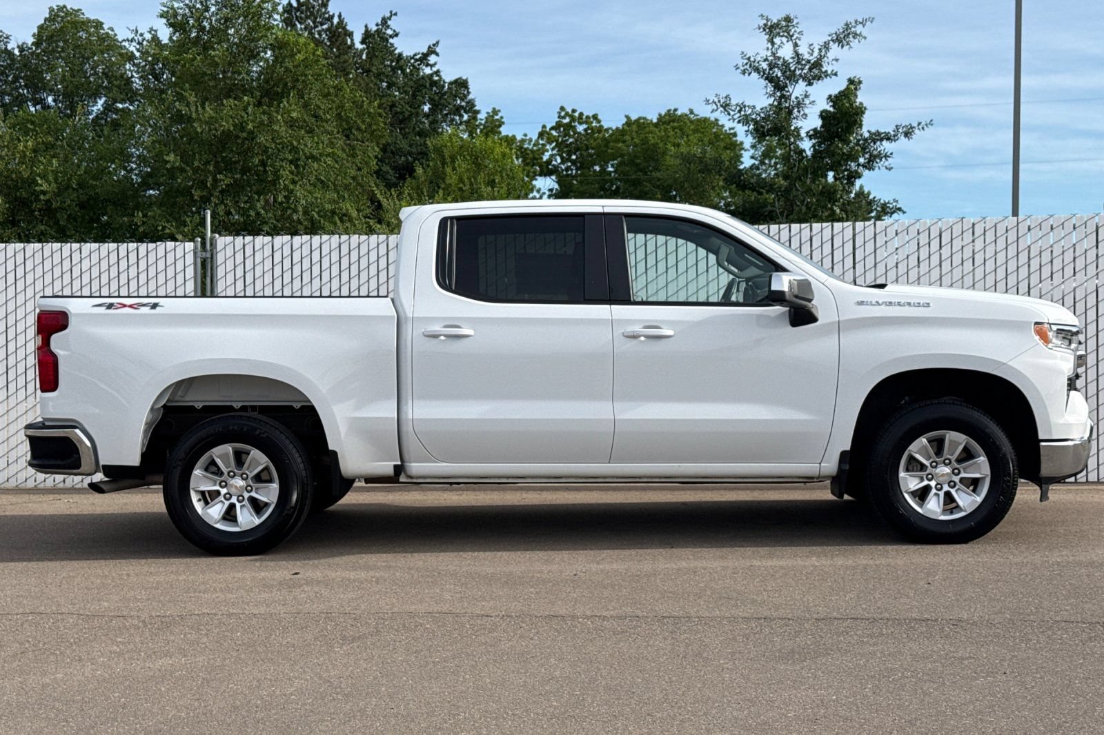 Used 2025 Chevrolet Silverado 1500 LT AWD/4WD image 3