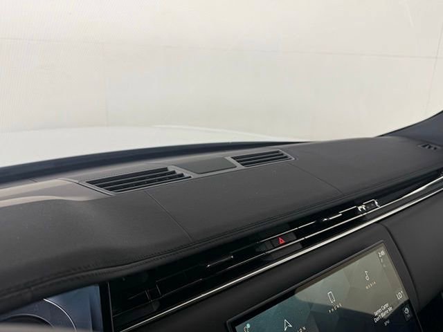 New 2025 Land Rover Range Rover SE image 32