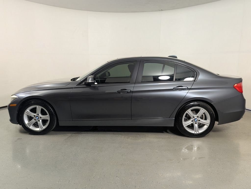 Used 2015 BMW 320i Sedan RWD image 4