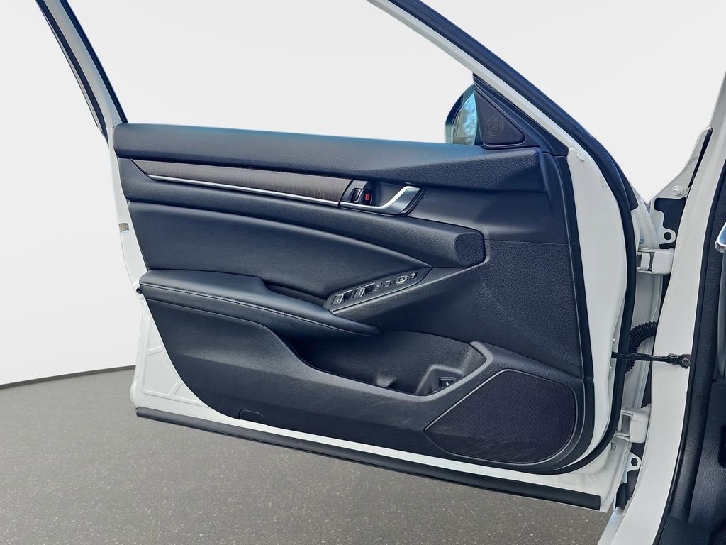 Used 2018 Honda Accord EX image 28