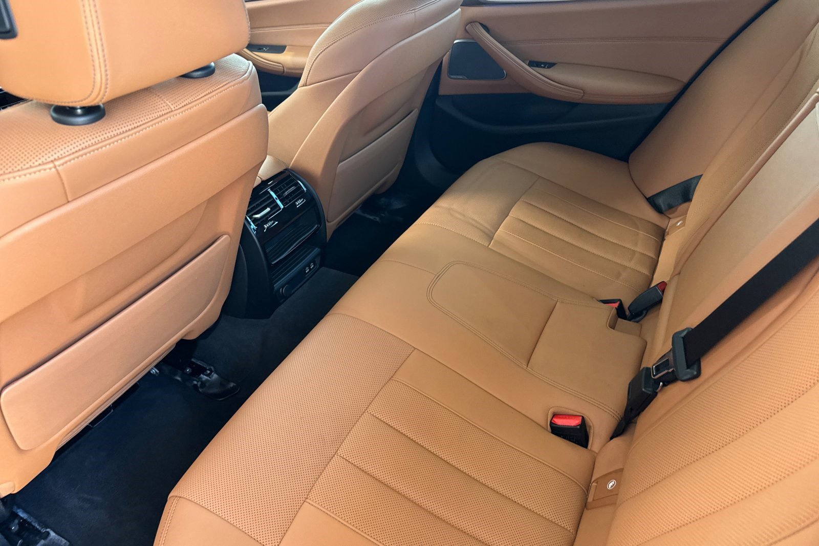 Used 2023 BMW 530e w/ Premium Package RWD image 15