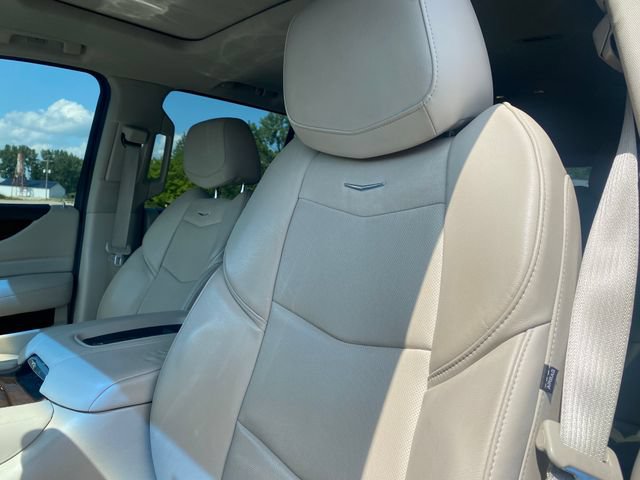 Used 2017 Cadillac Escalade Luxury AWD/4WD image 14