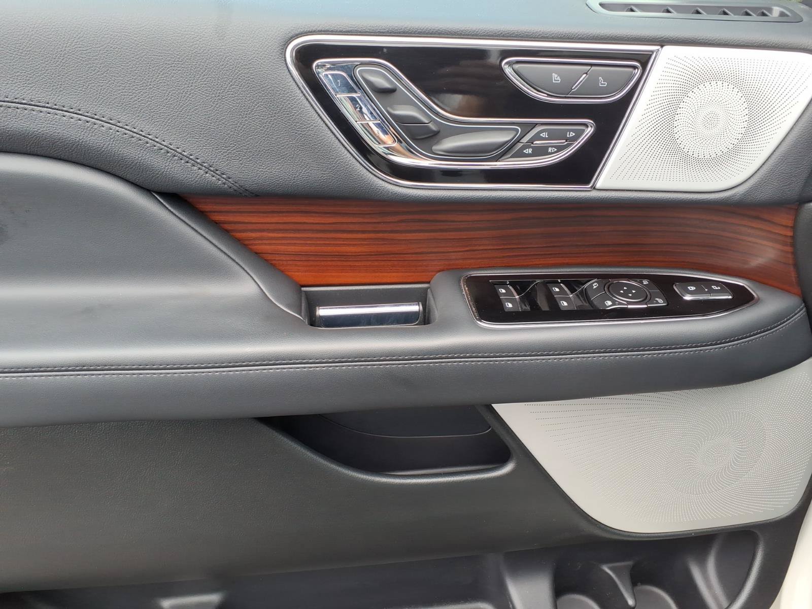 Used 2022 Lincoln Navigator Reserve AWD/4WD image 19