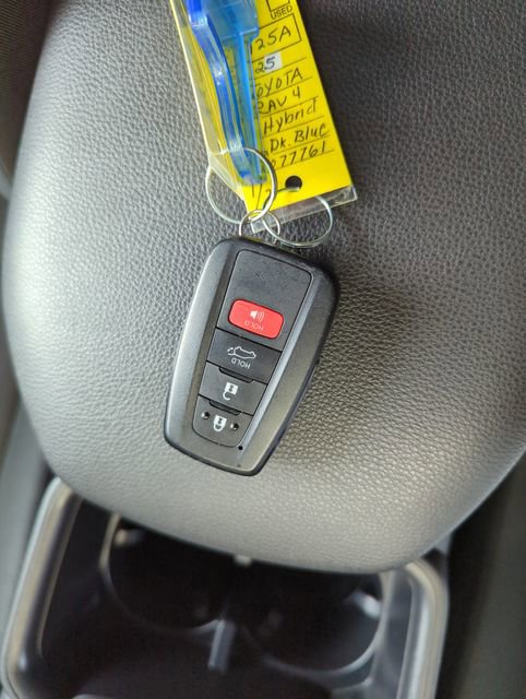 Used 2025 Toyota RAV4 XLE image 34