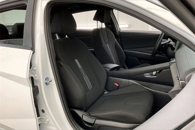 Used 2025 Hyundai Elantra SEL image 7
