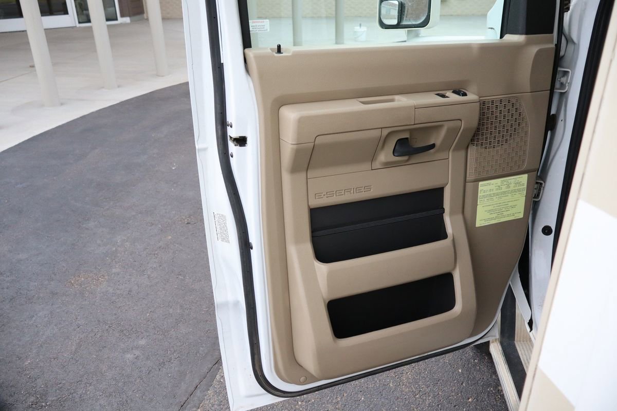 Used 2015 Ford E-450 and Econoline 450 Super Duty w/ Motorhome Prep Package image 23