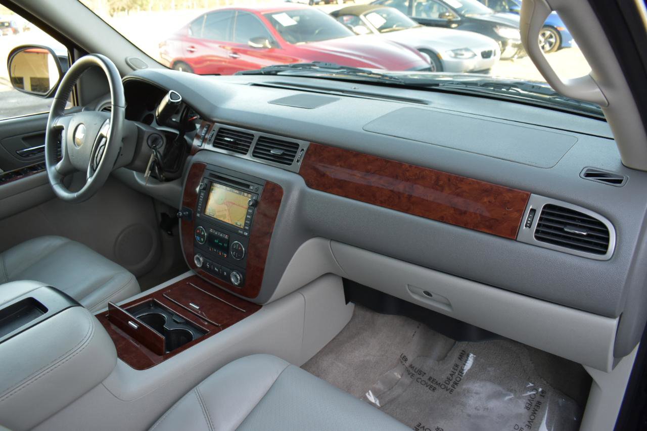 Used 2009 Chevrolet Avalanche LTZ image 12