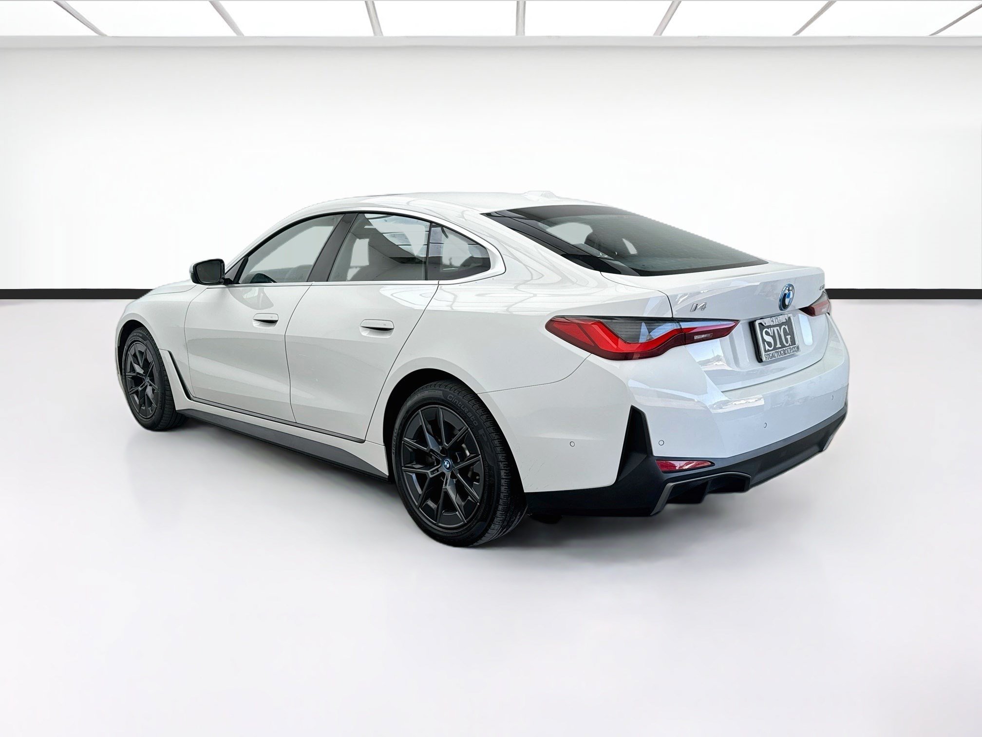 Used 2024 BMW i4 eDrive40 w/ Premium Package RWD image 6