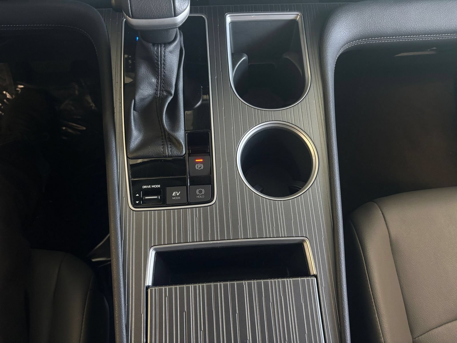 Used 2025 Toyota Sienna XLE FWD image 43