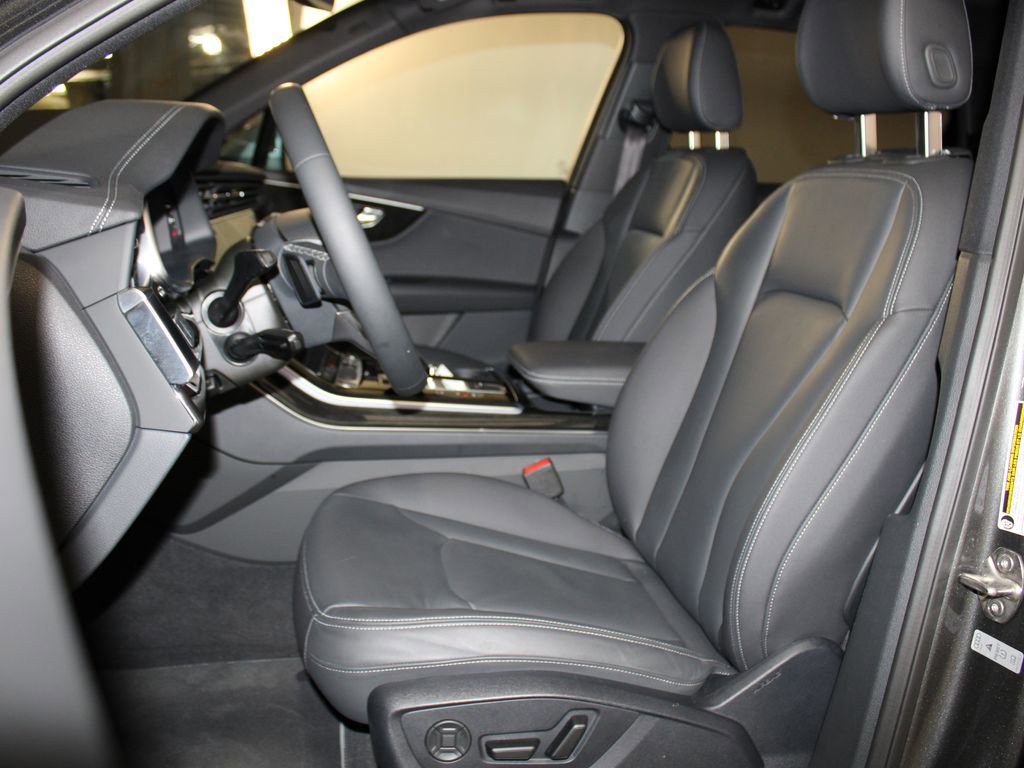 Certified 2025 Audi Q7 2.0T Premium w/ Convenience Package image 7